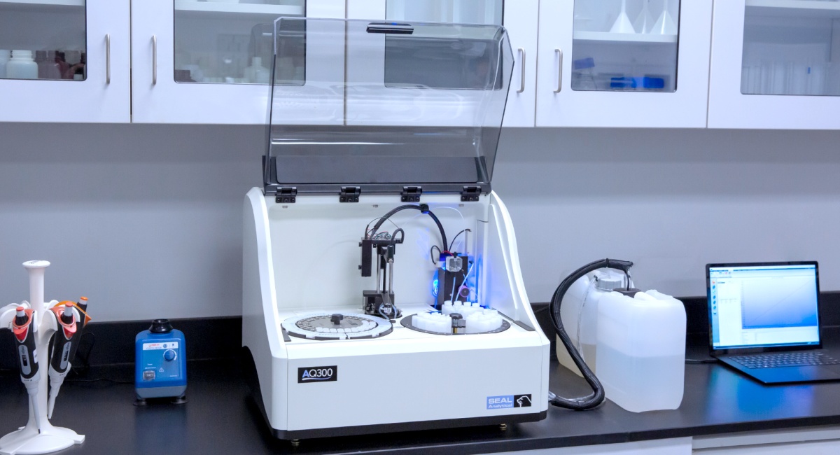 AQ300 Discrete Analyzer Brochure