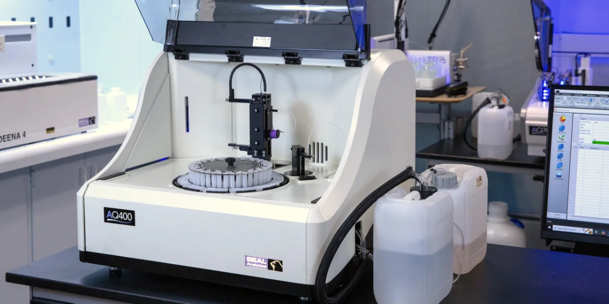 Discrete analyzer instrument used for automated nutrient analysis in environmental laboratories Discrete analyzer instrument used for automated nutrient analysis in environmental laboratories