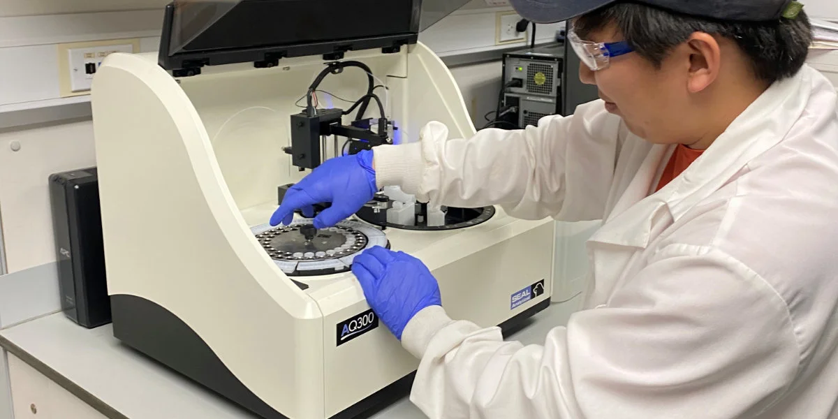 Discrete Analyzer Ready for Automating Nutrient Analysis at an Environmental Testing Lab Discrete Analyzer Ready for Automating Nutrient Analysis at an Environmental Testing Lab